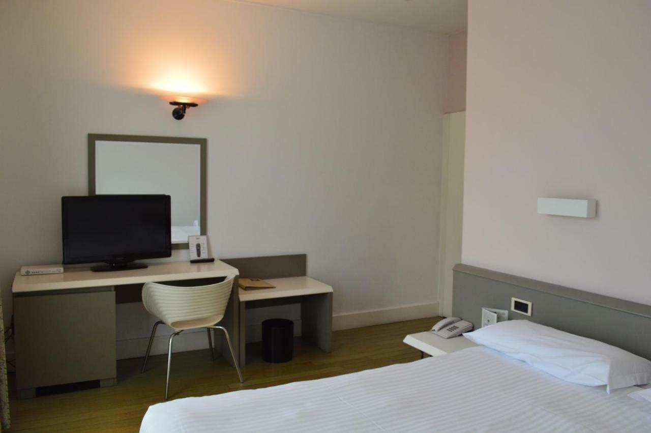 City Hotel Варезе Экстерьер фото